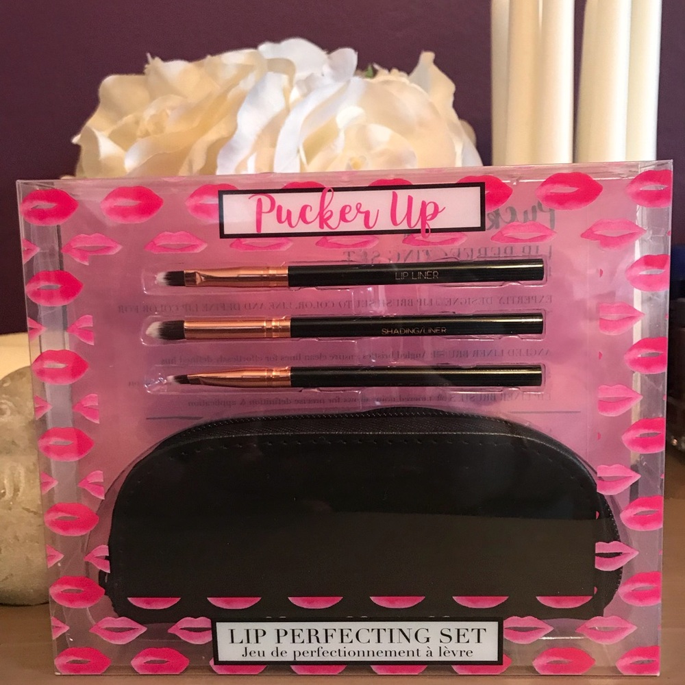 Pucker Up Brush set